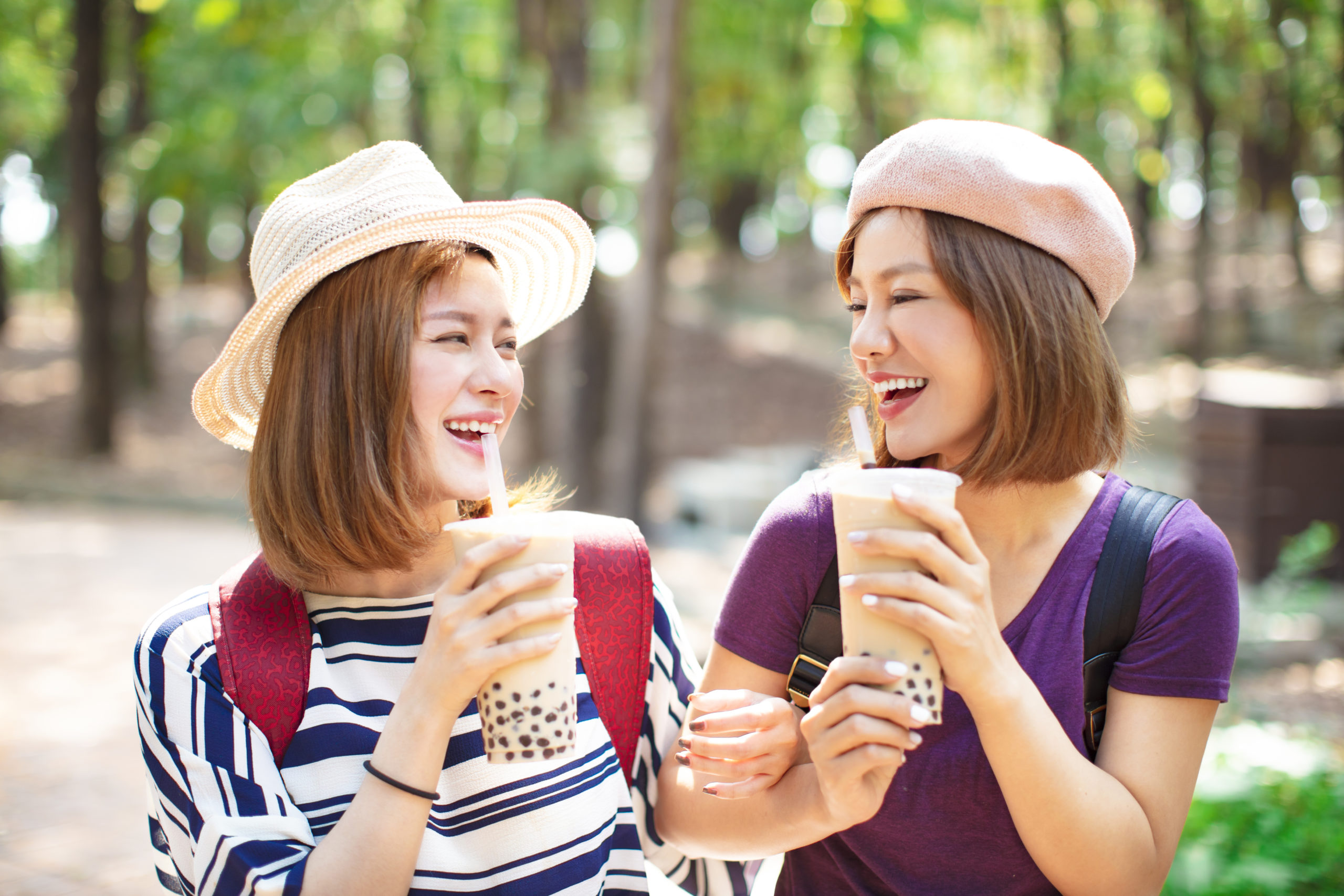 happy girls drinking bubble tea and enjoy summer vacation